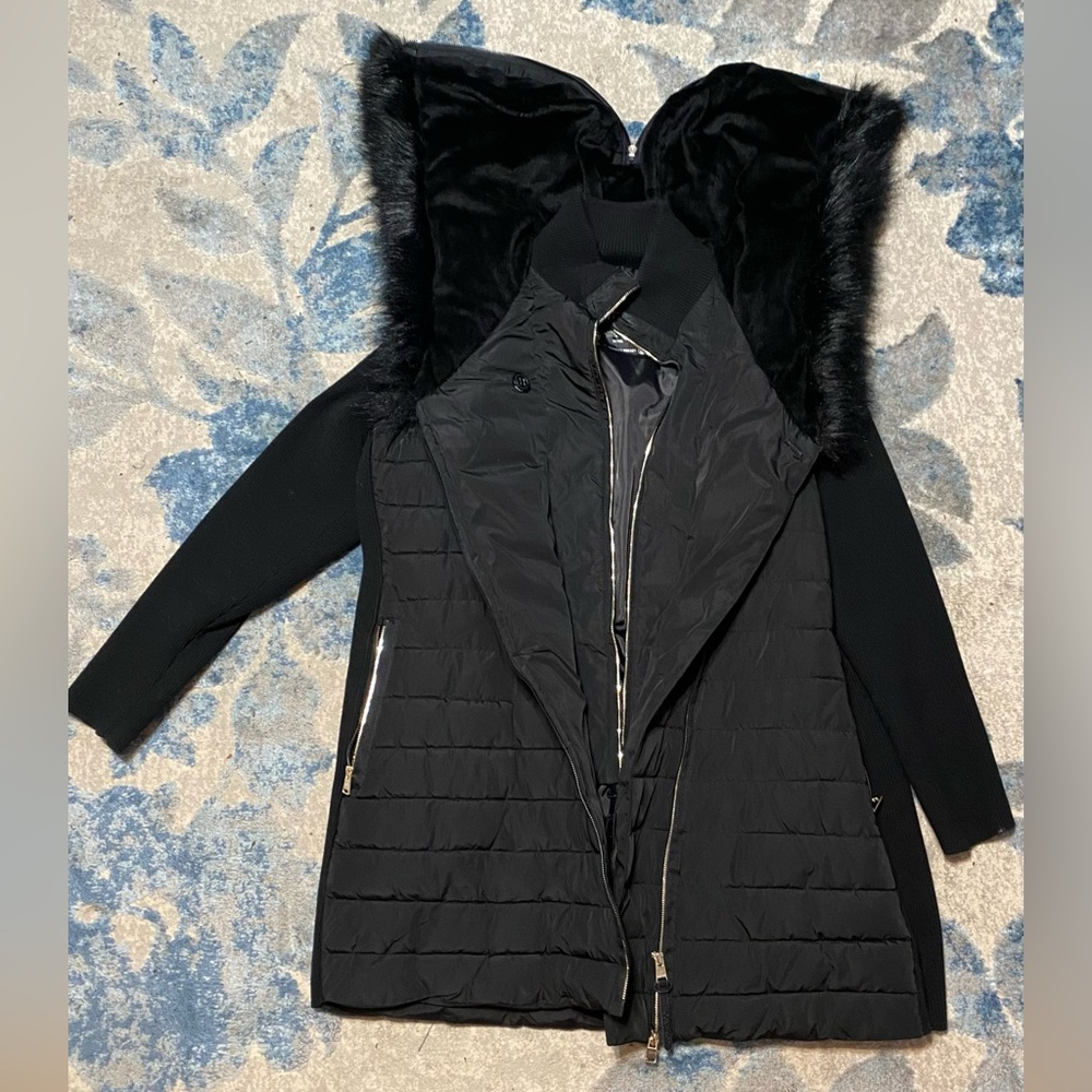 Beautiful puffer coat with faux fur trim